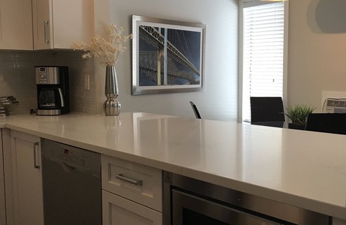 Saskatoon Apartamento | Apartamento completamente renovado de 2 habitaciones y 1 baño cerca de la calle 8