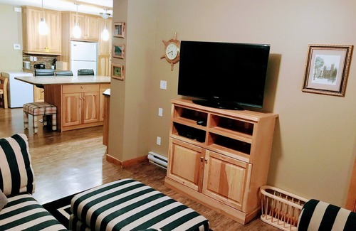 East Kootenay Condominio | Experiencia completamente renovada frente al lago Columbia Valley