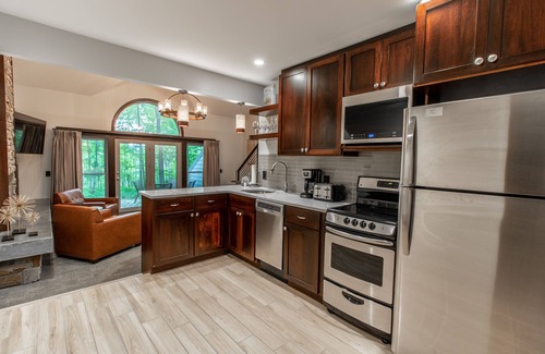 Canadian Lakes Condominio | Fully Renovated Condo - Sleeps 7!