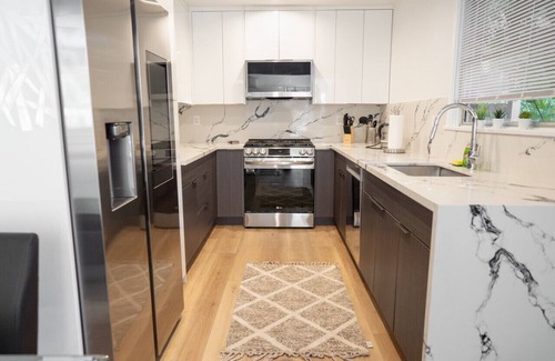 Toluca Lake Casa | FULLY RENOVATED MODERN 1BR HOUSE IN TOLUCA LAKE with FENCED PATIO p72