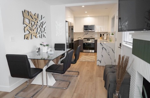 Toluca Lake Casa | FULLY RENOVATED MODERN 1BR HOUSE IN TOLUCA LAKE with FENCED PATIO p72