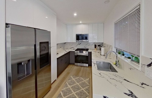 Toluca Lake Casa | FULLY RENOVATED MODERN 1BR HOUSE IN TOLUCA LAKE with FENCED PATIO p72