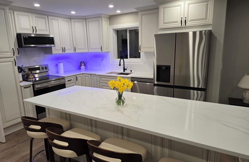 Sawyer Casa | Fully renovated private & cozy 3 bdr cottage with hot tub close to Warren Dunes