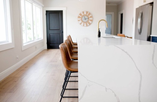 Sailboat Bend Apartamento | Fully renovated - 12ft island - 1.2G Wifi