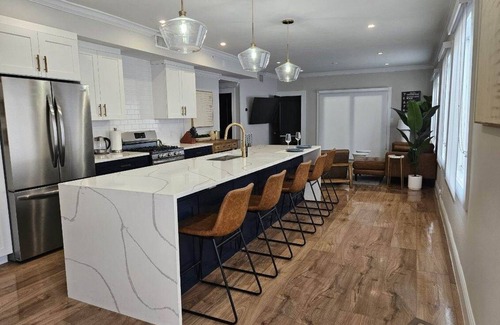 Sailboat Bend Apartamento | Fully renovated - 12ft island - 1.2G Wifi