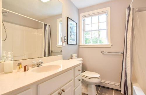 Dennis Casa | Fully Renovated Walk to Scargo Lake