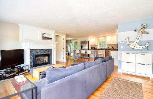 Dennis Casa | Fully Renovated Walk to Scargo Lake