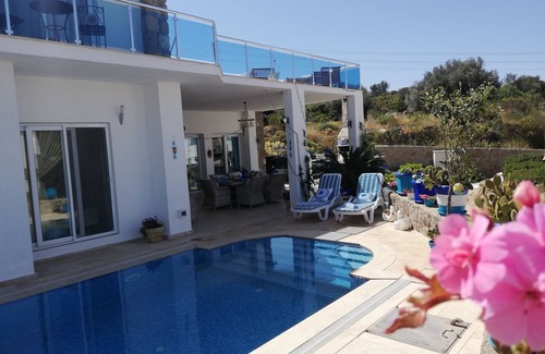 Koyunbaba Villa | Magníficamente equipado, Villa con bar, piscina propia y vistas al mar, Wifi.