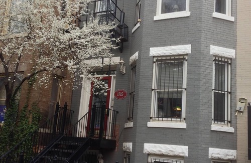 Lanier Heights Apartamento | Fully Stocked 1 Bedroom Centrally Located in Adams Morgan Near Great Restaurants