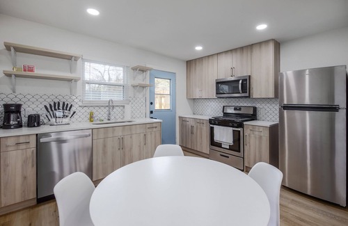 North Austin Civic Association Casa | Fully Updated|Super Cozy Beds|1 Acre|6min→Domain