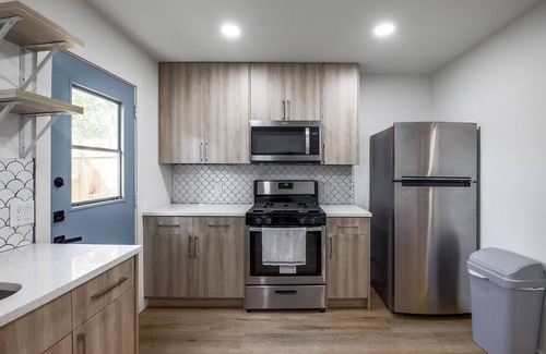 North Austin Civic Association Casa | Fully Updated|Super Cozy Beds|1 Acre|6min→Domain