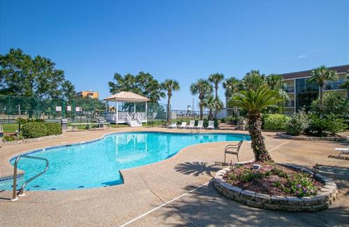 Biloxi Apartamento | Fun 2 bed/2 bath condo with pool on Biloxi Beach