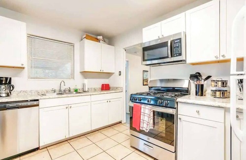 Shearer Hills - Ridgeview Casa | Fun 3bed/2Bath home with pool