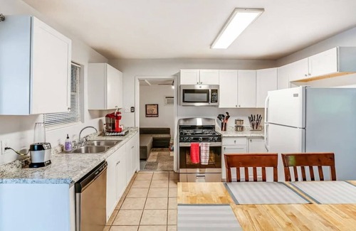 Shearer Hills - Ridgeview Casa | Fun 3bed/2Bath home with pool