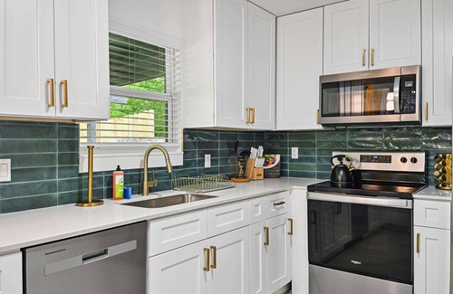 Beacon Ridge Casa | Fun 4BR Near Downtown+Pool+Sauna & more!