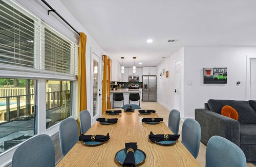 Beacon Ridge Casa | Fun 4BR Near Downtown+Pool+Sauna & more!