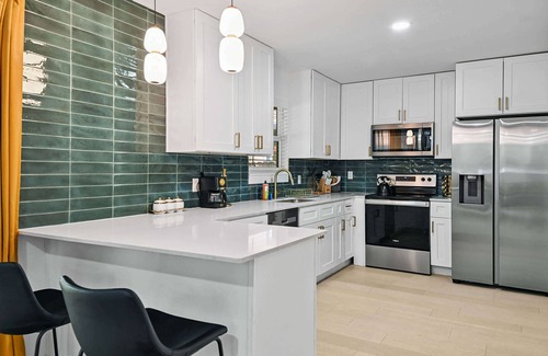 Beacon Ridge Casa | Fun 4BR Near Downtown+Pool+Sauna & more!