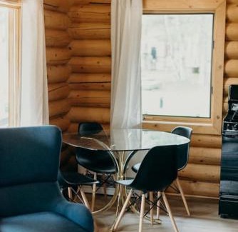 Wasilla Chalet De Esquí | Fun Alaska Log Cabin on Wooded Property!