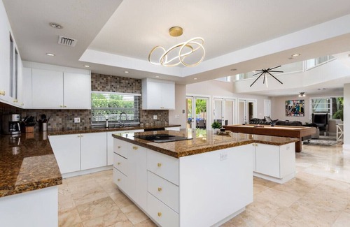 Miami Shores Casa | Fun and Inviting Waterfront Villa