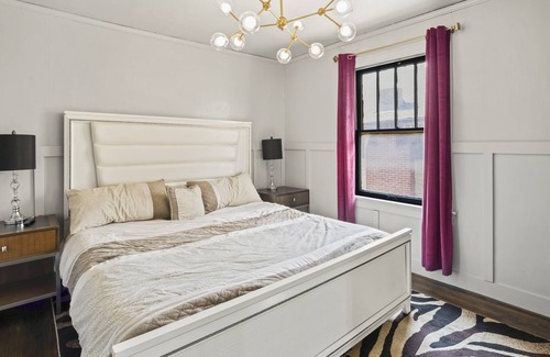 South Kansas City Casa | Fun Art Deco themed home 5 minutes from KC Plaza, Downtown
