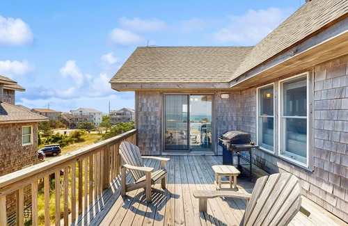 Avon Casa | Fun beachfront home w/shared pool, WiFi, private washer & dryer, central AC