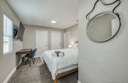 Raisin Apartamento | Fun City Haven Spacious Retreat in Fresno