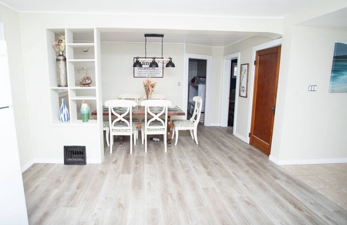 Port Loring Cabaña | Fun Cottage for Friends and Family, Close by Lake, Fishing, Campfires, BBQ