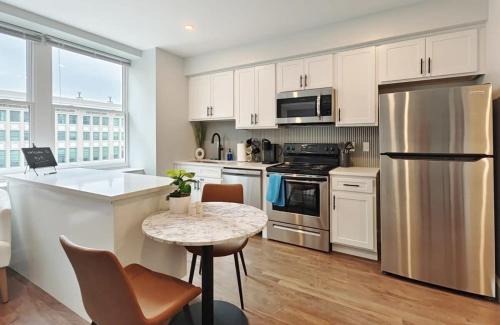 Downtown Jacksonville Apartamento | Fun Cozy 1 Br King Apts - 1 25 Mile Walk to TIAA Bnk Fld