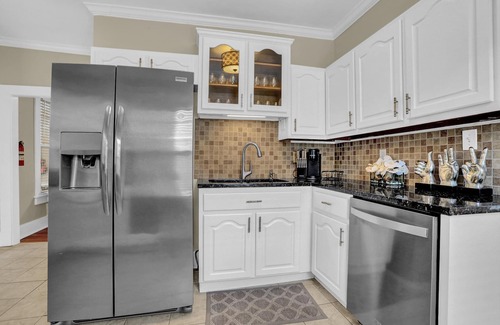 East Midtown Casa | Fun Cozy Memphis Getaway Close to Beale Street!
