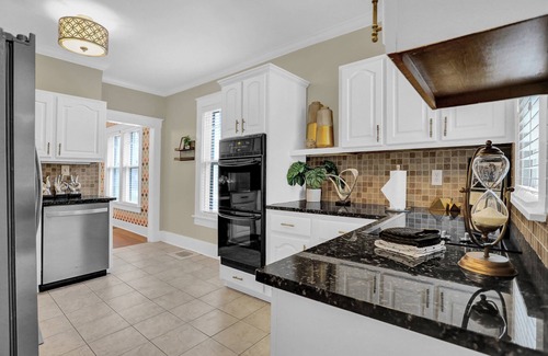 East Midtown Casa | Fun Cozy Memphis Getaway Close to Beale Street!