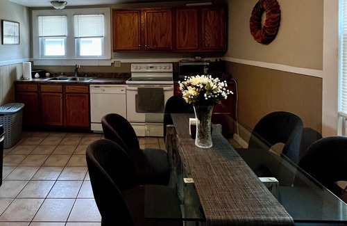 Southington Apartamento | Fun Downtown Location 2nd flr