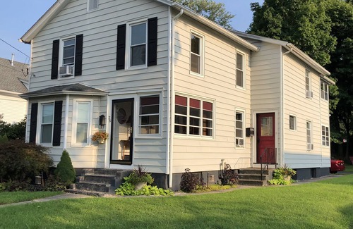 Southington Apartamento | Fun Downtown Location 2nd flr