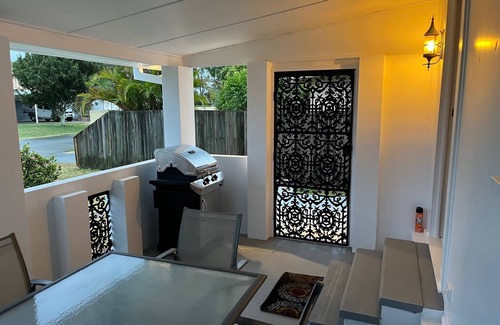 Tweed Heads Casa | Fun family escape! A stone's throw from the Tweed river & Coolie's beaches near.