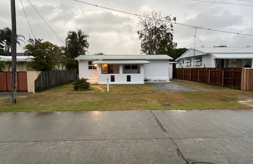 Tweed Heads Casa | Fun family escape! A stone's throw from the Tweed river & Coolie's beaches near.
