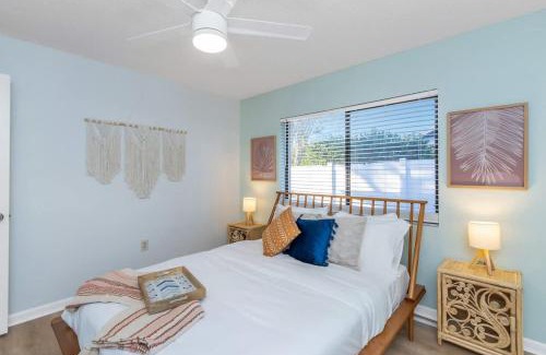 Largo Casa | Fun & family-friendly modern beach home with pool
