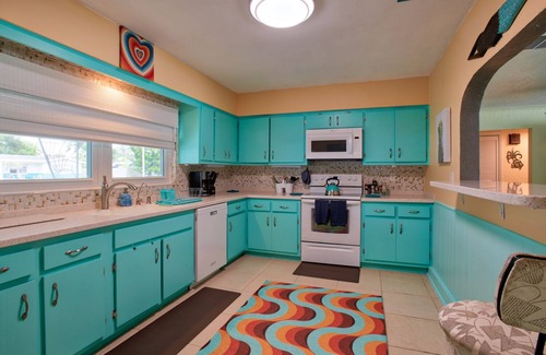 Gulfport Casa | Fun Getaway in the Sun Private Saltwater Pool Yard