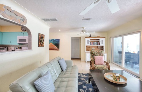 Gulfport Casa | Fun Getaway in the Sun Private Saltwater Pool Yard