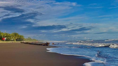 Parrita Casa | Fun! Great Location-near Beaches-shopping-medical