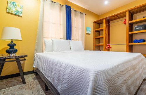 Parrita Casa | Fun! Great Location-near Beaches-shopping-medical