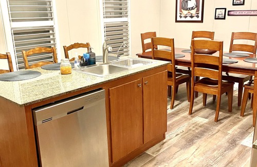 Desert Hills Casa | Nice Quiet Lake House Sleeps 6