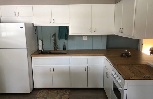 Middlefield Cabaña | Fun Lake Front Cottage!