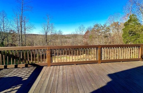 Clarkson Casa | Fun Lake View Log Cabin at Nolin Lake Mammoth Cave