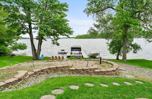 East Gull Lake Casa | Fun on Floan Point