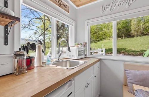 Wildwood Casa | Fun-Size Farmhouse w/ Pool 15 Min to Chattanooga