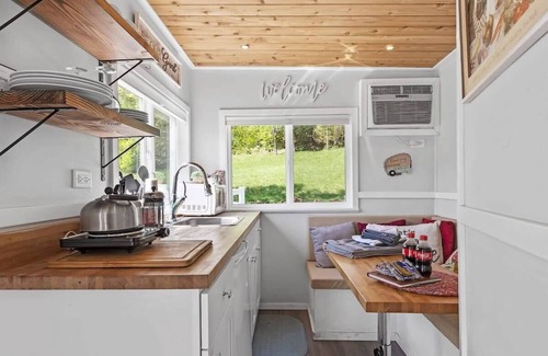 Wildwood Casa | Fun-Size Farmhouse w/ Pool 15 Min to Chattanooga