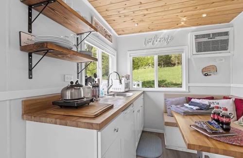 Wildwood Casa | Fun-Size Farmhouse w/ Pool 15 Min to Chattanooga