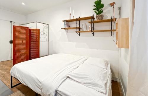 Quartier de la Folie-Mericourt Apartamento | Functional apartment, Belleville, Paris 11