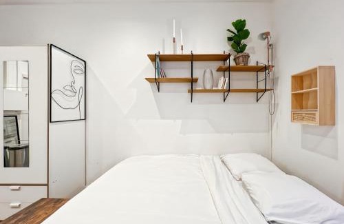 Quartier de la Folie-Mericourt Apartamento | Functional apartment, Belleville, Paris 11