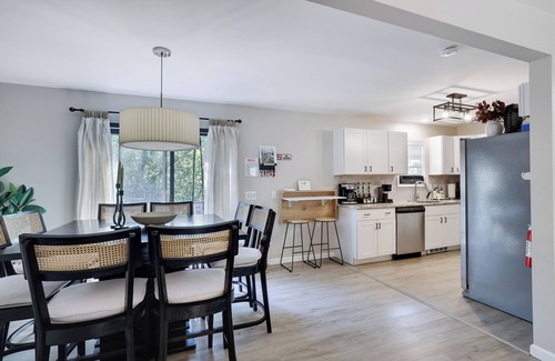 Bushkill Casa | FunFilledHome-SharedPool-GameRoom-FirePit-Karaoke-AirConditioning-PetFriendly