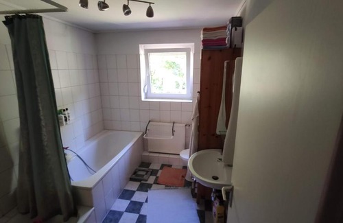 Boenningstedt Casa | Funktionales Zimmer in ruhiger Lage, dennoch in 25 Min in HH City